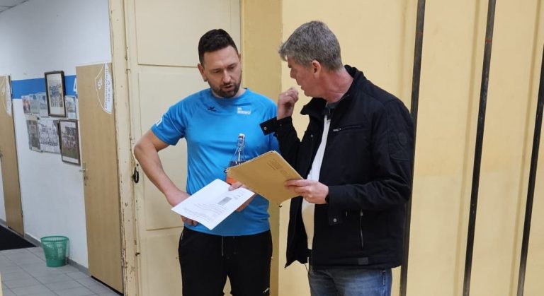 Besprechung zur Organisation der Abteilung Volleyball durch den Abteilungsleiter und den Geschäftsführer.